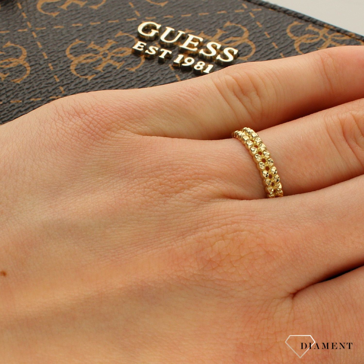 Złoty pierścionek 333 złote kuleczki PI 5880 . Złoty pierścionek z cyrk.jpg